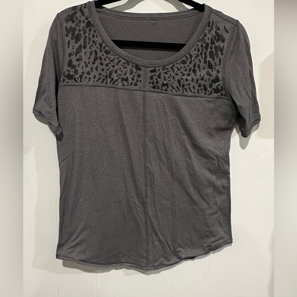 Womens Lulu tee size 8